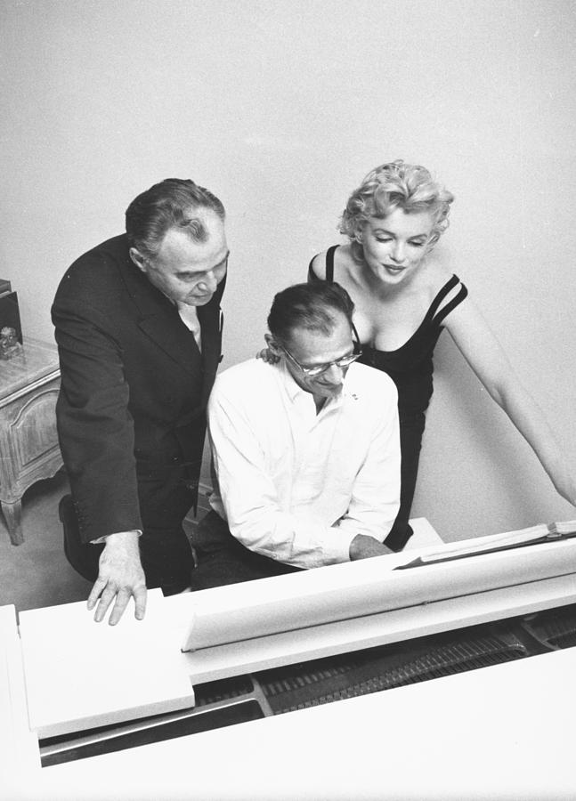 Marilyn Monroe Photograph - Arthur Miller and Marilyn Monroe #1 by Robert Kelley