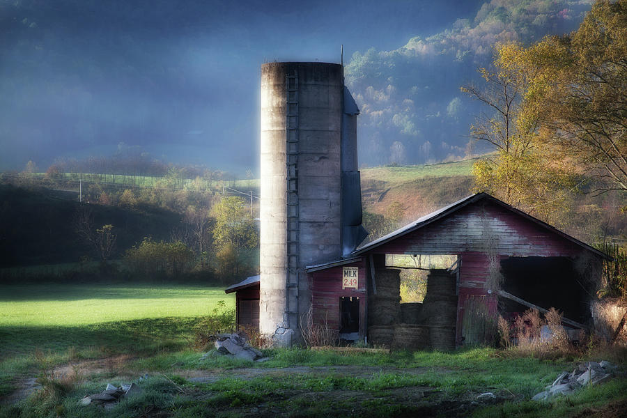 Barn In Autumn Smoky Mountains Photograph by David Chasey