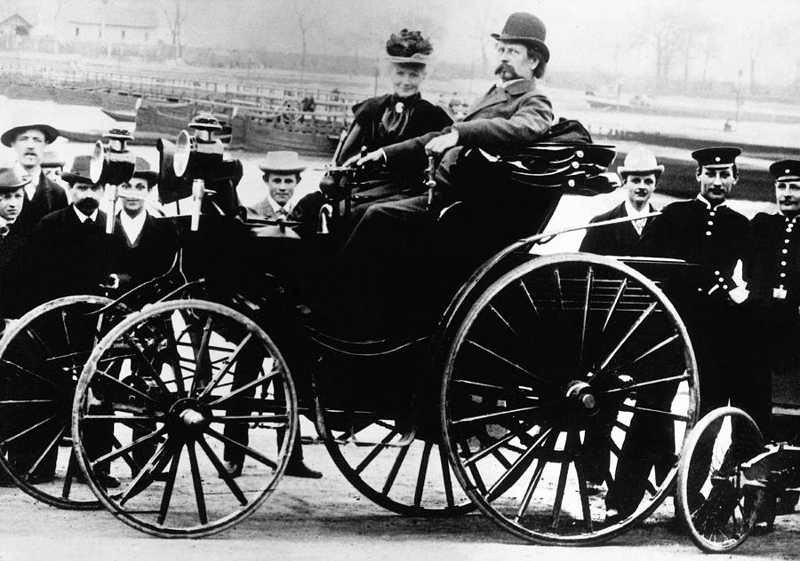 Bertha And Karl Benz, German Auto #1 Photograph by Science Source