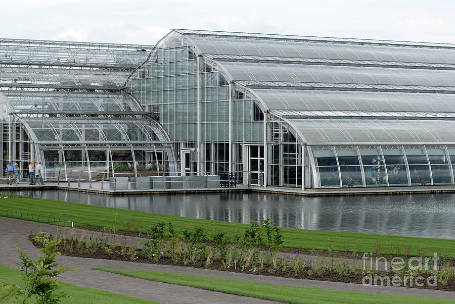 Nature Photograph - Bicentenary Glasshouse #1 by Anthony Cooper/science Photo Library
