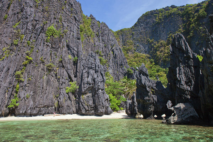 Bizarre Rock Formations In The Archipelago Bacuit Near El Nido, Palawan ...