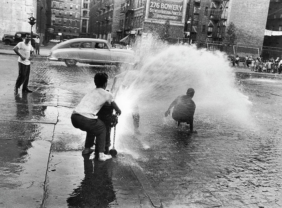 Child Photograph - Bowery Heat Wave #1 by Peter Stackpole