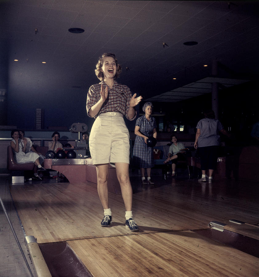 Bowl Photograph - Bowling At Friendly Hills #1 by Ralph Crane
