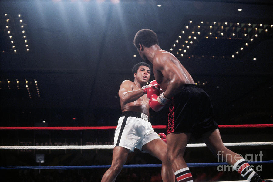 Boxers Muhammad Ali And Leon Spinks #1 Photograph by Bettmann