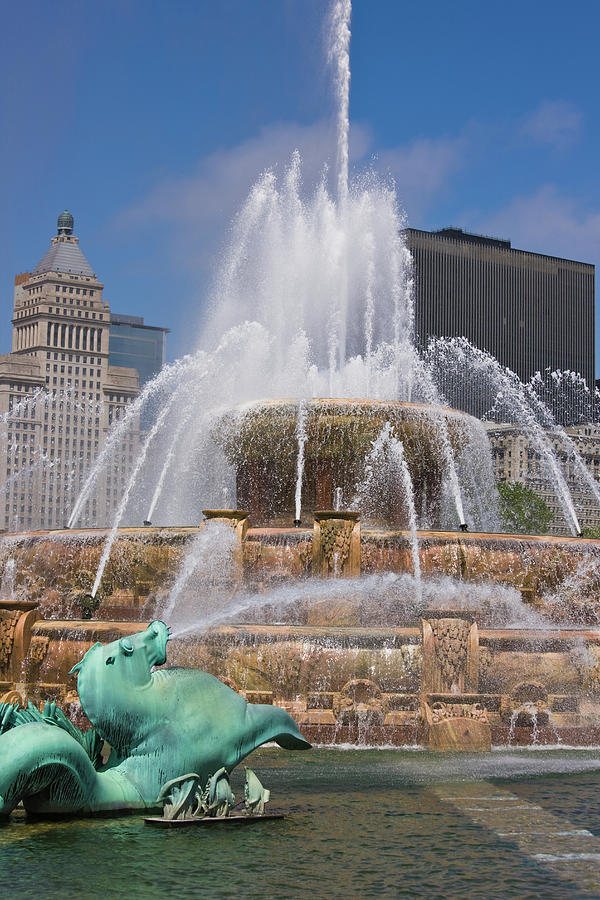 Buckingham Fountain, Chicago #1 Photograph by Fraser Hall