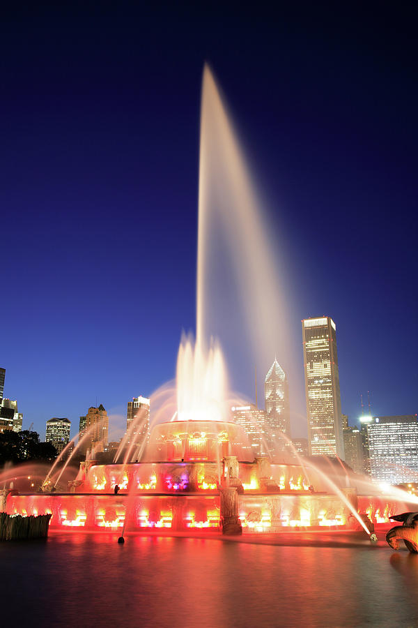 Buckingham Fountain, Chicago #1 Photograph by Veni
