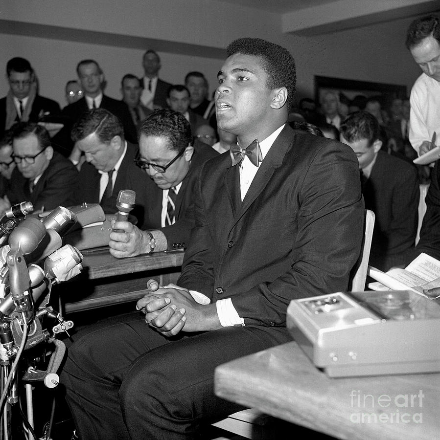 Cassius Clay Appearing Before Illinois #1 Photograph by Bettmann