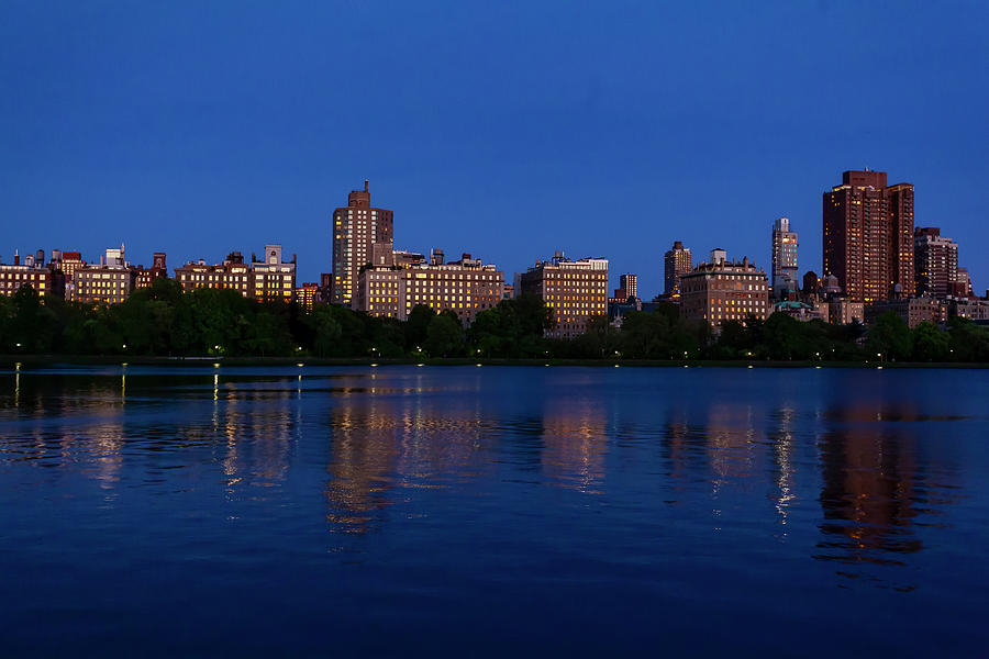 Central Park Reservoir at Sunset Facing 5th Avenue #1 Photograph by Robert Ullmann