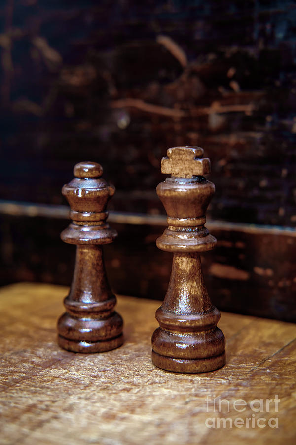 decorative king and queen chess pieces