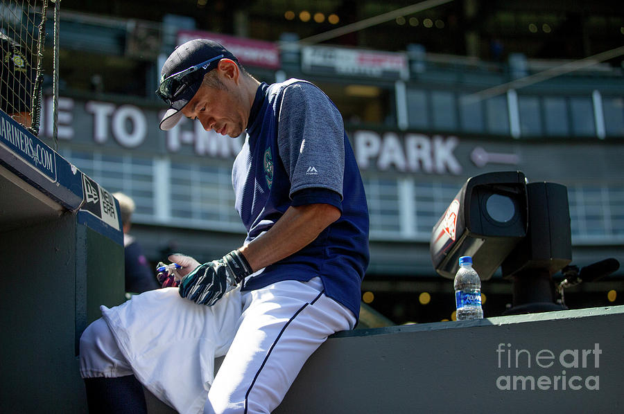 Chicago Cubs V Seattle Mariners Photograph by Lindsey Wasson Chicago Cubs V Seattle Mariners Photograph by Lindsey Wasson