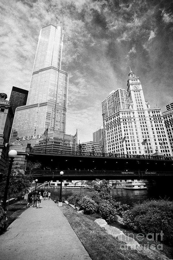 Chicago Riverwalk Michigan Avenue Dusable Bridge Over The Chicao River ...