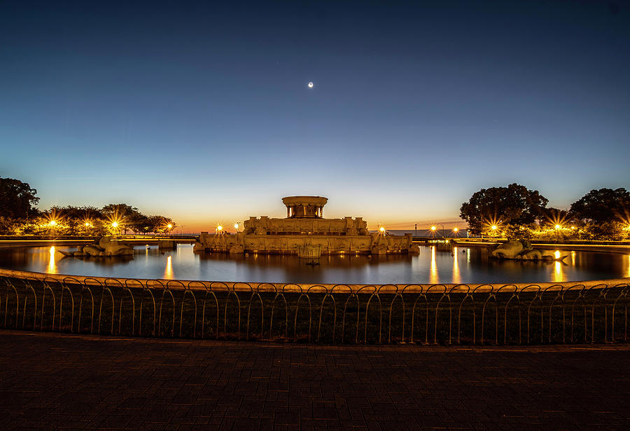 Chicago Photograph - Chicagos Buckingham Fountain at dawn  #1 by Sven Brogren