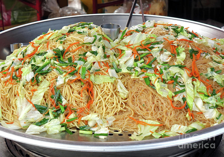 Chinese Fried Noodles with Vegetables by Yali Shi Chinese Fried Noodles with Vegetables by Yali Shi