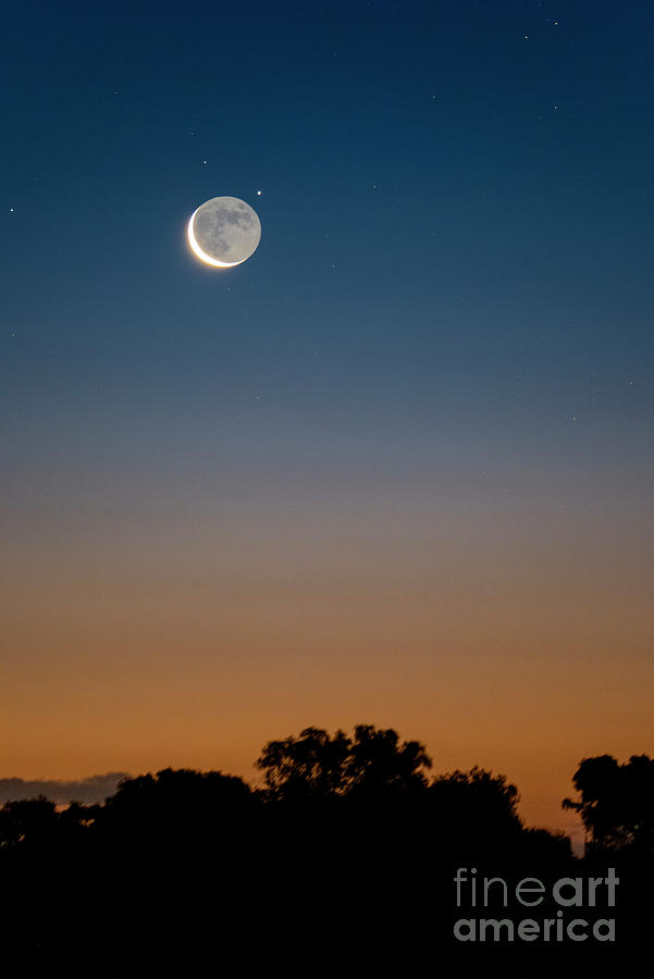 Crescent Moon With Earthshine And Saturn #1 Photograph by Miguel Claro/science Photo Library