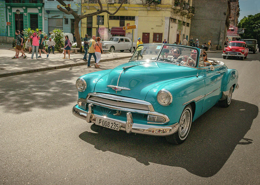Cruisn Habana #1 Photograph by Laura Hedien