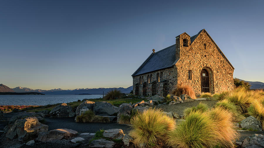 Dawn at the Church of the Good Shepherd - Tekapo, South Canterbury ...