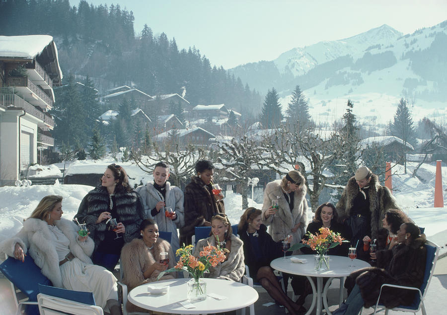 Drinks At Gstaad Photograph by Slim Aarons