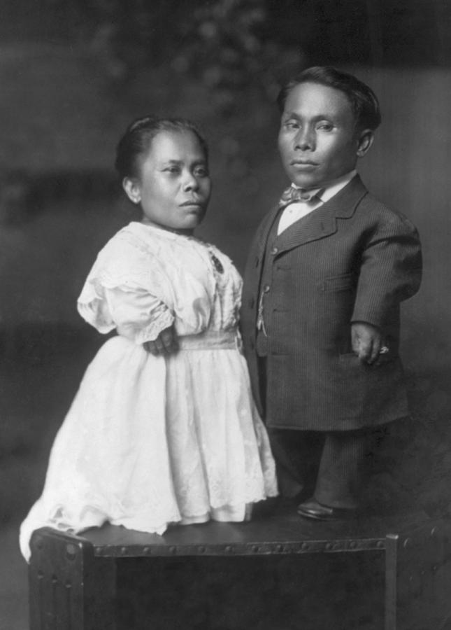Dwarf Filipino Couple, 1914 #1 Photograph by Science Source