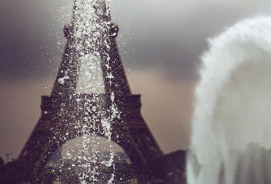 Eiffel Tower fand fountain in Paris, France by Eduardo Huelin Eiffel Tower fand fountain in Paris, France by Eduardo Huelin