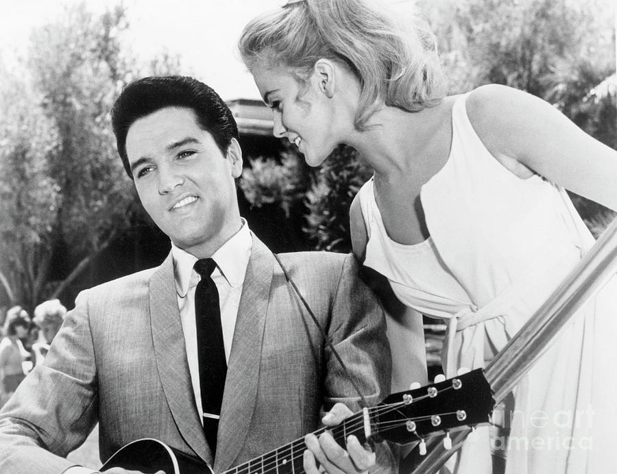 Elvis Presley And Ann-margret #1 Photograph by Bettmann