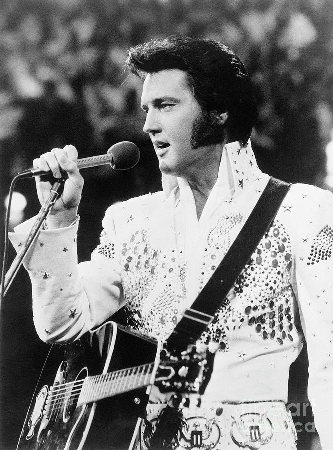 Elvis Presley Performing #1 Photograph by Bettmann