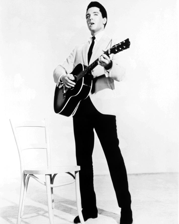 Elvis Presley Singing And Playing Guitar Photograph by Globe Photos ...