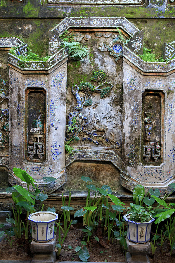 Jungle Photograph - Encroaching Moss And Hindu Statues #1 by Paul Dymond