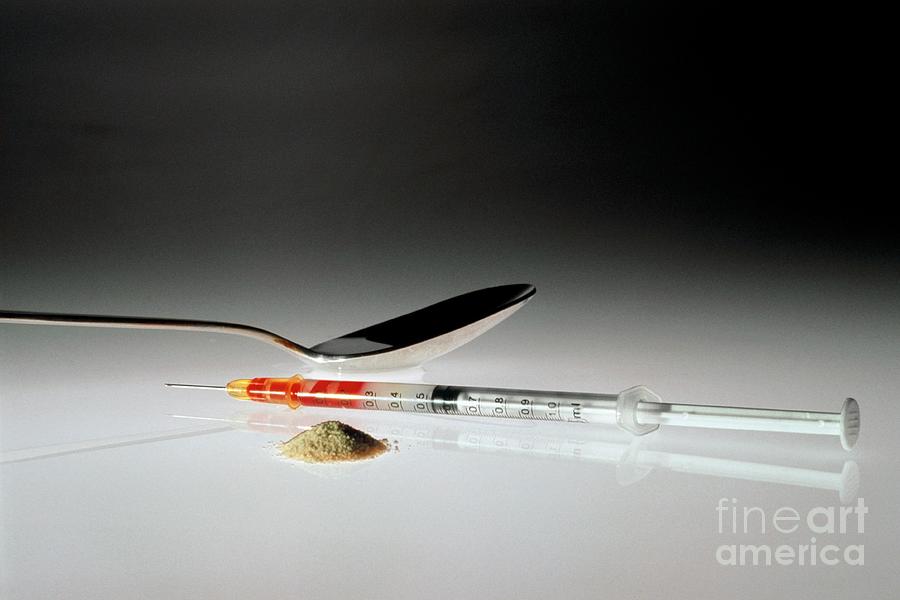 Heroin Photograph - Equipment Used By Heroin Addict #1 by Oscar Burriel/science Photo Library