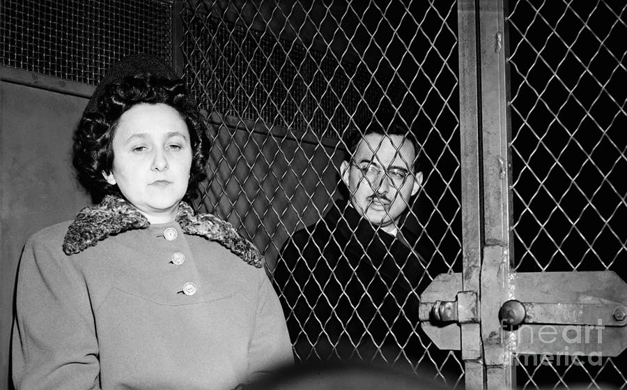Ethel And Julius Rosenberg #1 Photograph by Bettmann