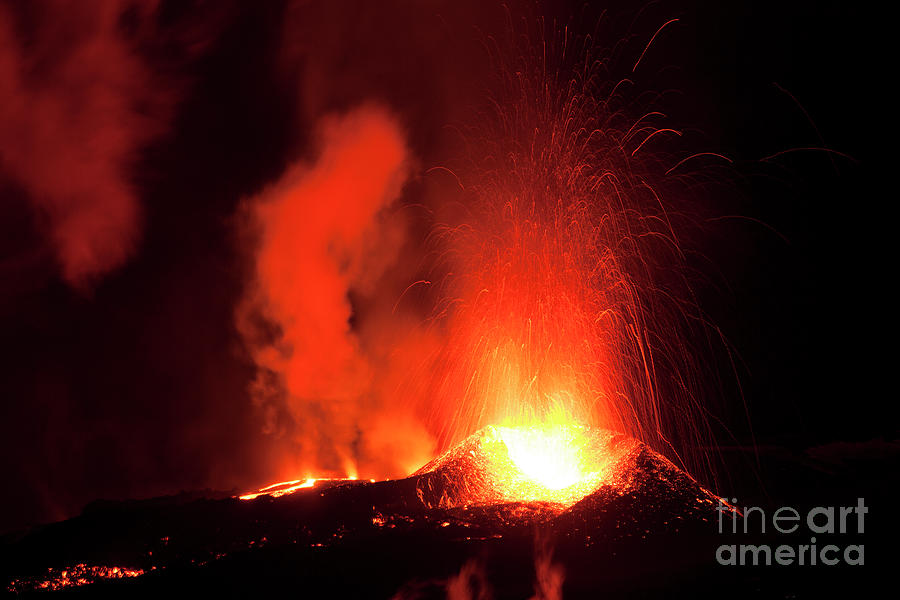 Eyjafjallajokull Volcano Erupting #1 Photograph by Olivier Vandeginste/science Photo Library