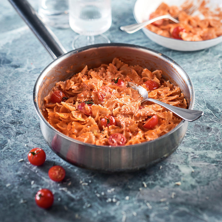 Farfalle a La Creme De Tomates Farfalle In Creamy Tomato Sauce ...