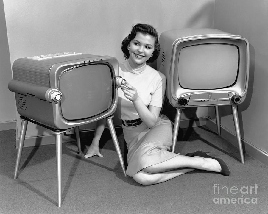 First Lightweight Zenith Televisions #1 Photograph by Bettmann