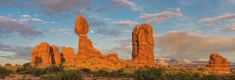 Full Moon And Balanced Rock #1 Photograph by Jeff Foott