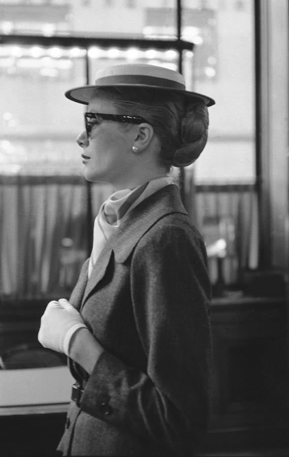 New York City Photograph - Grace Kelly Shops At Cartier #1 by Lisa Larsen
