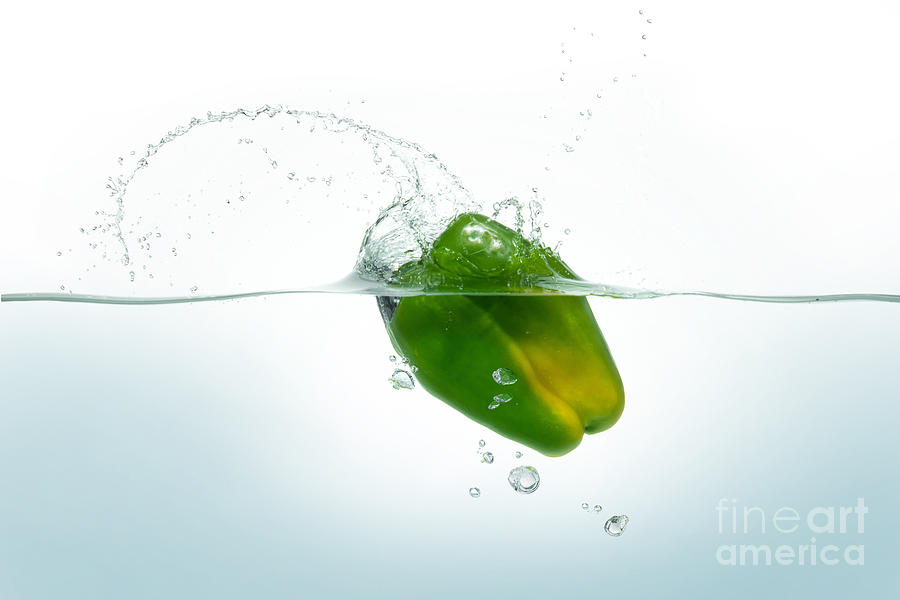 Green Pepper Splashing In Water #1 Photograph by Leonello Calvetti/science Photo Library