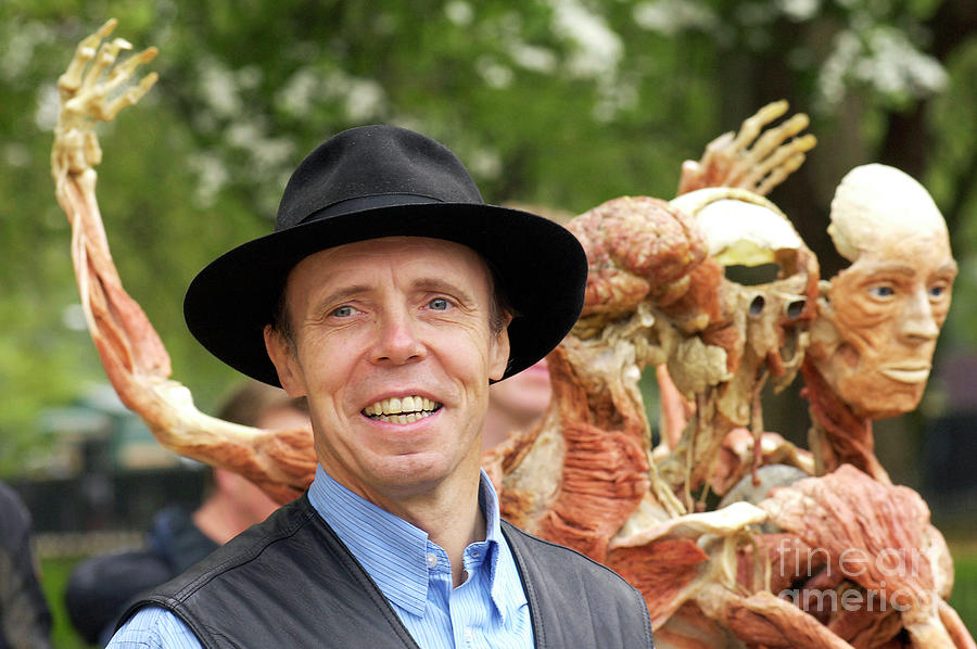 Gunther Von Hagens #1 Photograph by Mark Thomas/science Photo Library