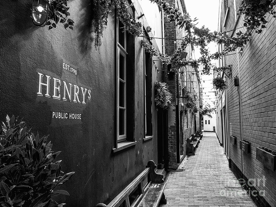Henrys, Belfast #1 Photograph by Jim Orr