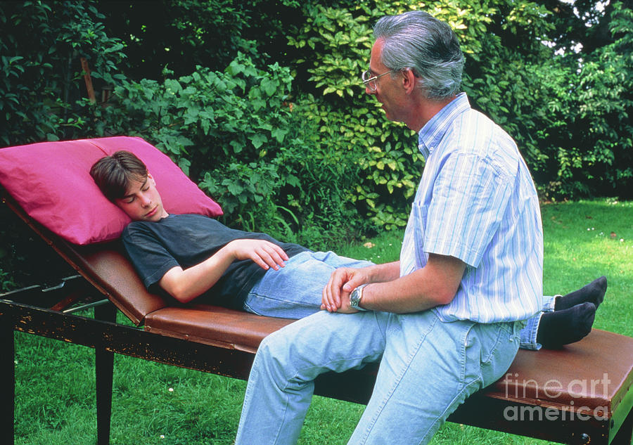 Hypnotherapist With Young Male Subject #1 Photograph by Francoise Sauze/science Photo Library