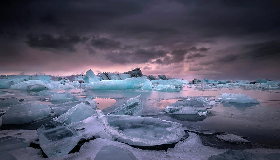 Sunset Digital Art - Iceland, South Iceland, Jokulsarlon, Atlantic Ocean, Jokulsarlon, Icebergs In Jokulsarlon Lagoon #1 by Francesco Russo