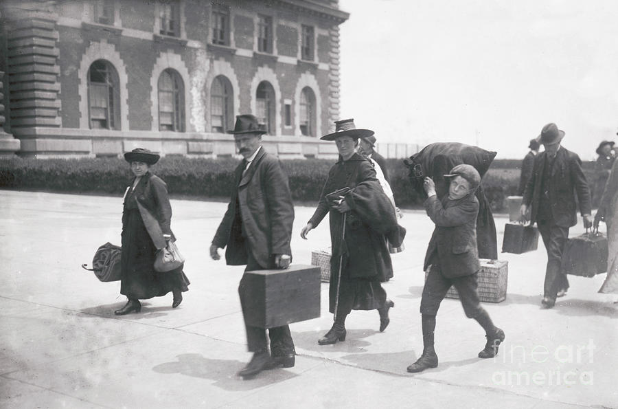 Immigrants Arriving At Ellis Island #1 by Library Of Congress/science ...