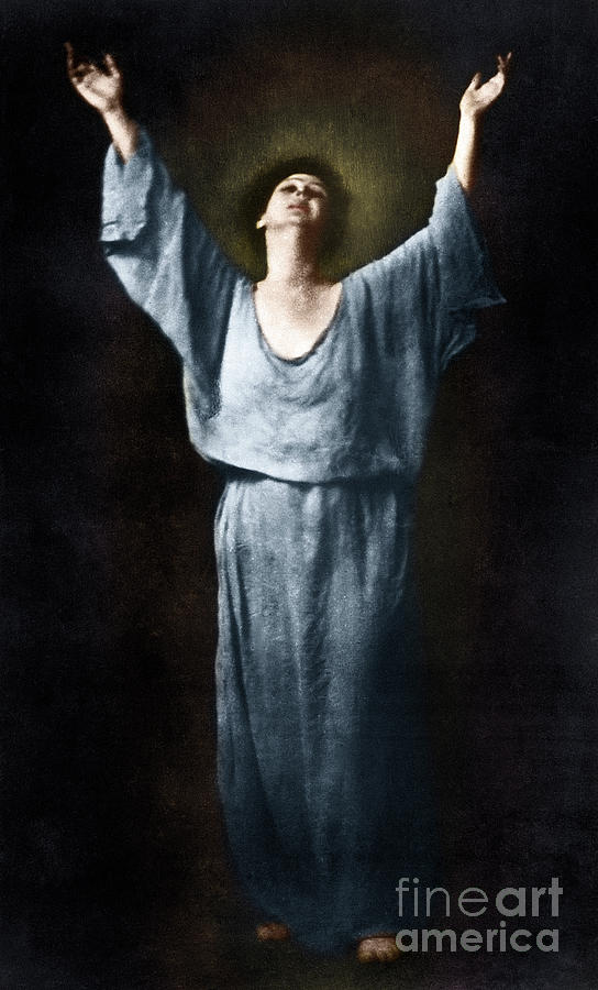 Isadora Duncan #1 Photograph by Granger