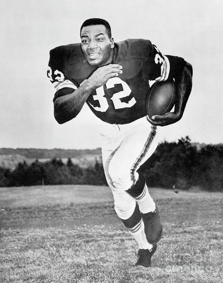 Jim Brown Photograph - Jim Brown Running With Football #1 by Bettmann