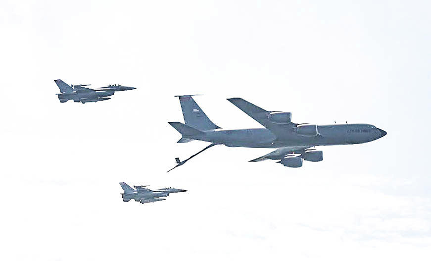 KC 135 Boeing Refueler Photograph by William E Rogers - Fine Art America