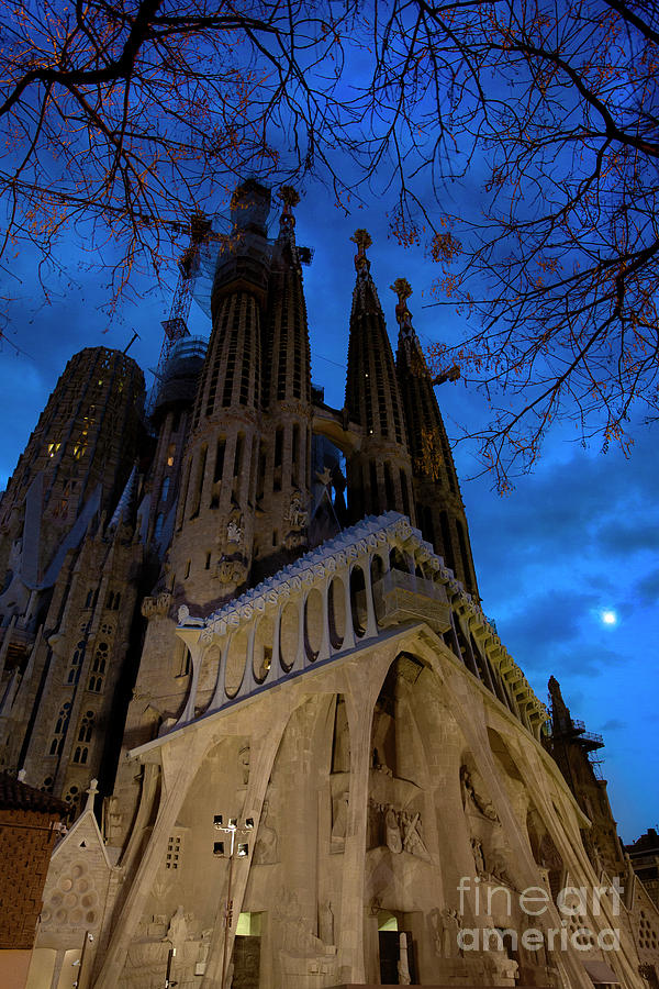 La Sagrada Familia At Twilight #1 Photograph by Miguel Claro/science Photo Library