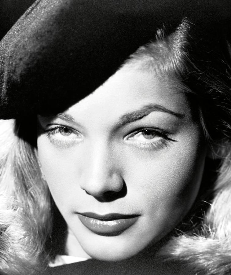 LAUREN BACALL in THE BIG SLEEP -1946-. Photograph by Album - Fine Art ...