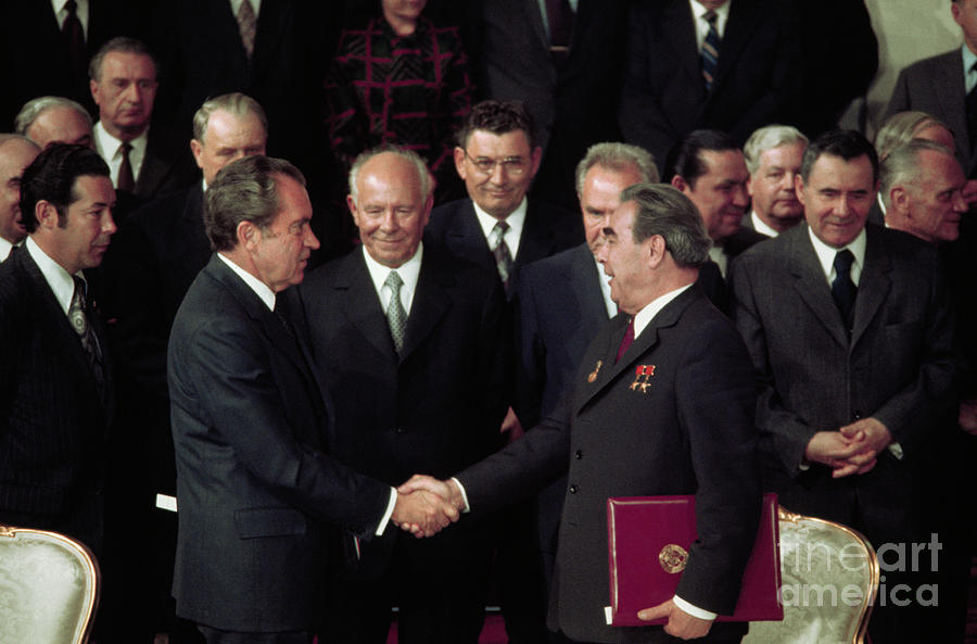 Leonid Brezhnev And Richard Nixon #1 Photograph by Bettmann