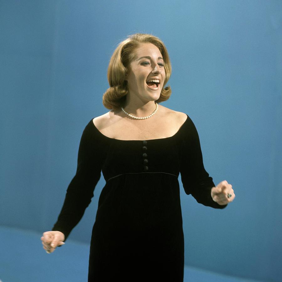 Lesley Gore On British Tv Photograph by David Redfern