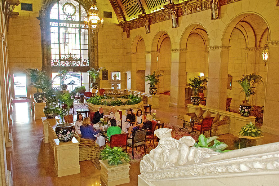 https://images.fineartamerica.com/images/artworkimages/mediumlarge/2/1-lobby-of-the-millennium-biltmore-hotel-in-downtown-los-angeles-california-ruth-hager.jpg