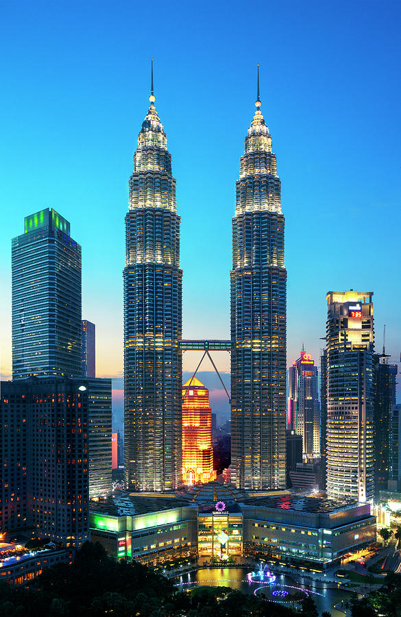 Malaysia, Selangor, Kuala Lumpur, Petronas Towers Digital Art by Paolo ...