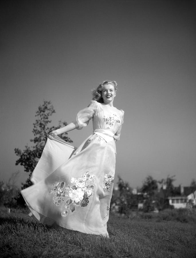 Marilyn Monroe Early Portrait Session #1 Photograph by Earl Theisen Collection
